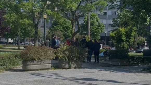 Sem-abrigo encontrado morto na Praça da República, no Porto