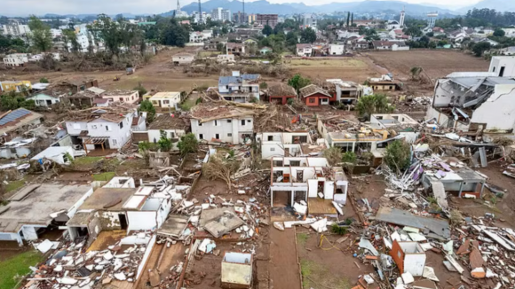 Novas tempestades agravam inundações no sul do Brasil