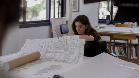 Exposição a "duas mãos" de Ana Aragão e Gonçalo M. Tavares interceta desenho e imagem de mapas urbanos na Casa da Arquitetura