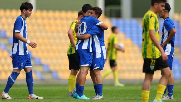 FC Porto: Sub-15 goleiam e mantêm a perseguição