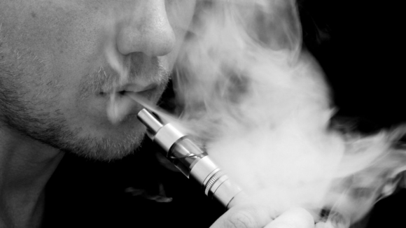 Pneumologistas alertam para casos de doen&ccedil;a respirat&oacute;ria grave causada por cigarro eletr&oacute;nico