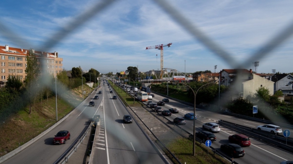 A28 fecha esta noite em Matosinhos para colocar viaduto