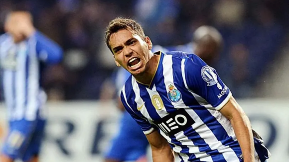 Ex-FC Porto entre os &uacute;nicos 15 &lsquo;nota 10&rsquo; da hist&oacute;ria do L&rsquo;&Eacute;quipe