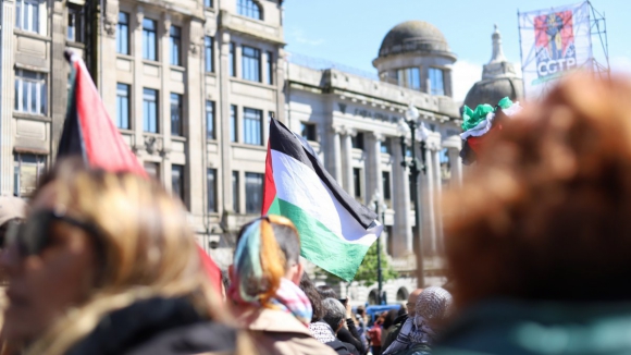 Vereadores de Rui Moreira e PSD rejeitam iluminar C&acirc;mara do Porto com cores da Palestina