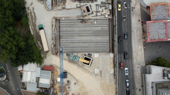 Já está concluída a cobertura da futura estação de metro da Galiza