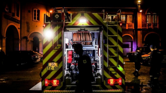 Dois desalojados após incêndio em restaurante na Maia