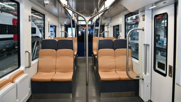 Novas carruagens do metro n&atilde;o agradam a &ldquo;gregos e troianos&rdquo;