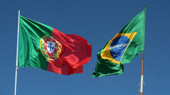 Portugal garante ao Brasil que continuará de "braços abertos" para imigrantes