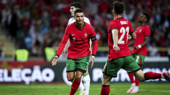 Ronaldo&nbsp;chega aos 130 golos pela sele&ccedil;&atilde;o nacional na vit&oacute;ria frente &agrave; Irlanda
