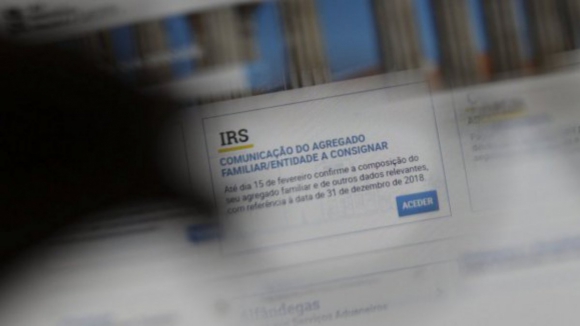 Parlamento aprova redução das taxas do IRS