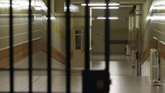 Mais um ano de pris&atilde;o para recluso em Pa&ccedil;os de Ferreira apanhado com espeto de madeira na cela