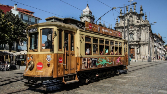 Atração turística faz elétrico do Porto crescer, mas obras do metro travam milhão de passageiros