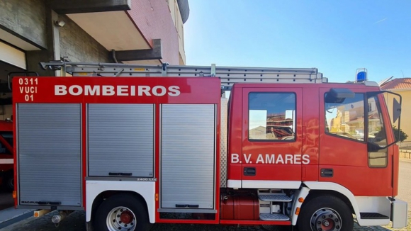 Incêndio em cozinha de apartamento faz um ferido em Amares