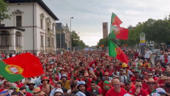 Milhares de portugueses invadem ruas alemãs com sonho europeu em mente