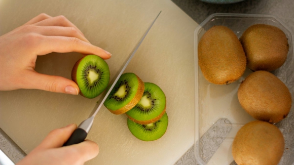 Investigadores do Porto recorrem ao kiwi para tratar efeitos secund&aacute;rios da quimioterapia