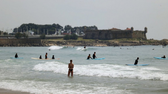 Banhos desaconselhados na praia de Matosinhos devido a contaminação