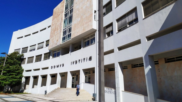 Penas at&eacute; 12 anos para autores de dezenas de furtos em estabelecimentos no norte