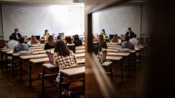 Apenas 13% dos alunos de cursos profissionais seguem para o ensino superior