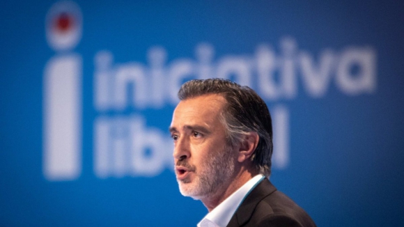 Cotrim desiste de candidatura a l&iacute;der dos liberais no Parlamento Europeu quatro horas ap&oacute;s a anunciar