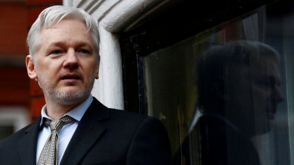 Julian Assange deixa a prisão após acordo com a justiça norte-americana