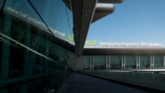 Avião obrigado a aterrar de emergência no aeroporto do Porto