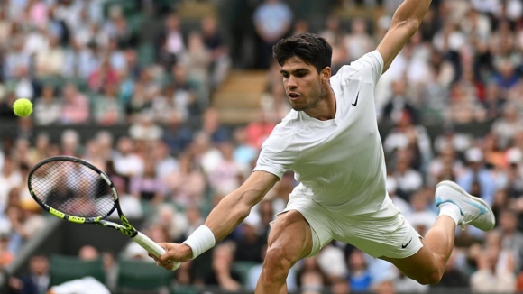 Alcaraz segue defesa do título em Wimbledon com vitória na segunda ronda