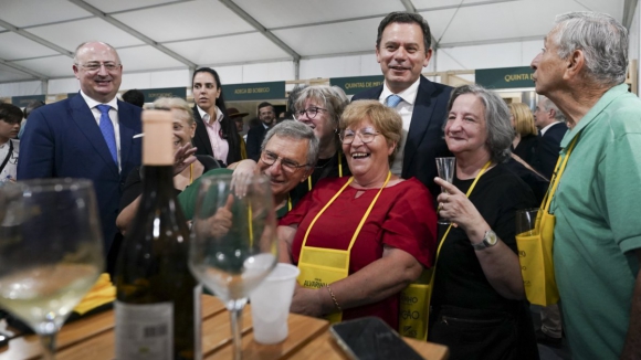 Feira do Alvarinho de Mon&ccedil;&atilde;o &eacute; &ldquo;esperan&ccedil;a&rdquo; de que Portugal &eacute; capaz de ser melhor, diz Montenegro