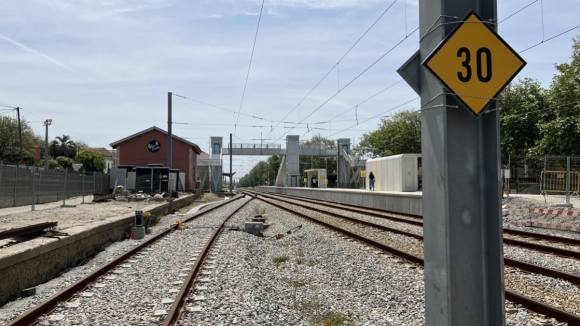 Circula&ccedil;&atilde;o ferrovi&aacute;ria restabelecida na Linha do Norte em Espinho