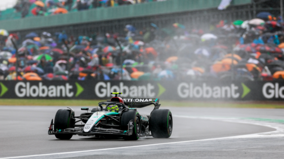 Hamilton vence em Silverstone e faz história na Fórmula 1