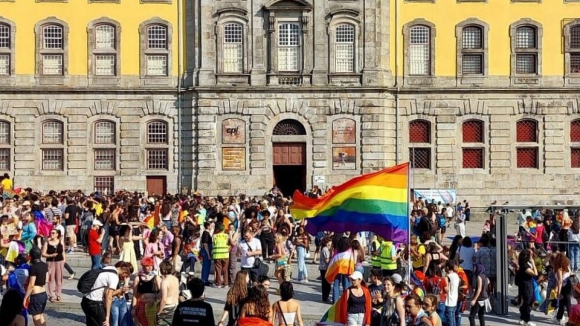 Câmara vai pagar policiamento do arraial LGBTI+ do Porto. "Não pode ser entregue uma fatura a um direito básico", reiterou Moreira