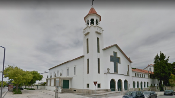 Assaltos em igreja no Porto obrigam a abertura apenas para missas