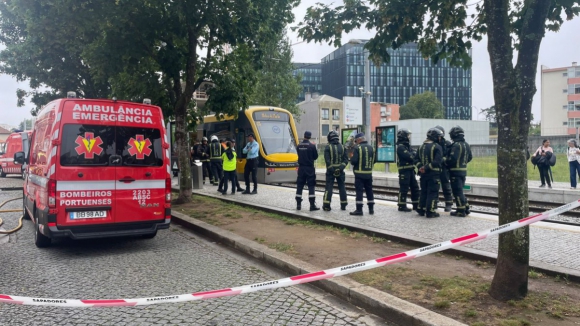 Homem morto por carruagem de metro no Porto usava auscultadores