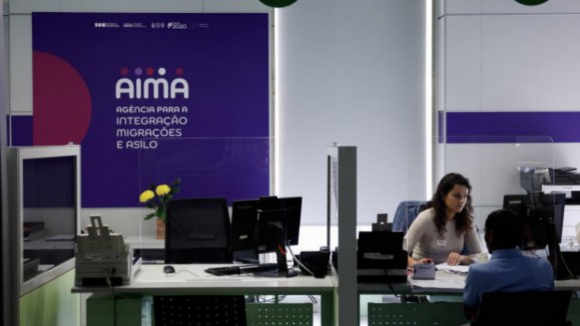 Podem ser recrutadas até 300 pessoas para resolver os 400 mil processos pendentes na AIMA