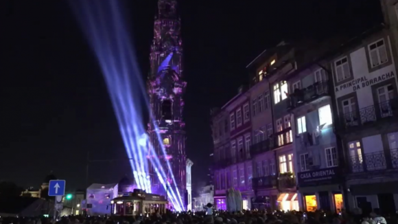 DJ Padre Guilherme faz atuação viral na varanda da Torre dos Clérigos