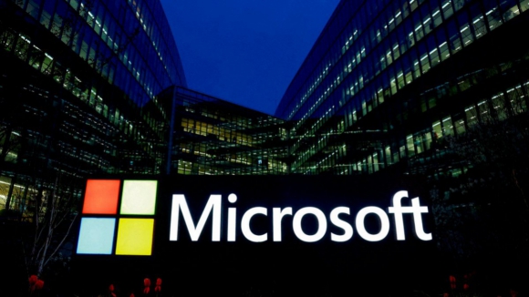 Causa de falha informática global na Microsoft identificada e a ser corrigida