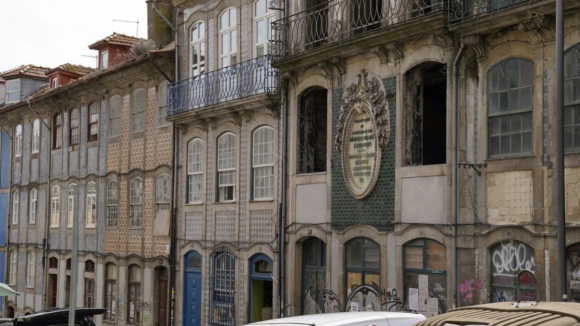 “Berço” de Almeida Garrett no Porto. Das cinzas ao futuro que permanece incerto anos após incêndio