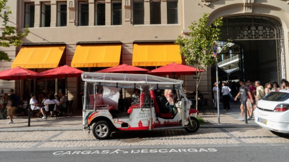 Baixa do Porto limitada até 40 tuk-tuks já a partir do final de agosto com entrada de novas regras