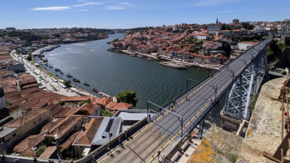 Calor extremo. Termómetros ultrapassam 37ºC na Serra do Pilar em Gaia