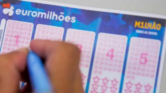 Ser&aacute; que &eacute; desta que tem sorte? Eis a chave do Euromilh&otilde;es