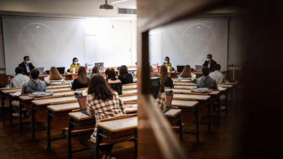 Não haverá professores suficientes no início do ano letivo, alerta Federação Nacional da Educação