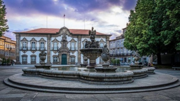 Câmara de Braga lança guia de promoção da vida noturna da cidade