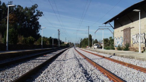 Circula&ccedil;&atilde;o da Linha do Minho interrompida ap&oacute;s atropelamento em Barcelos&nbsp;