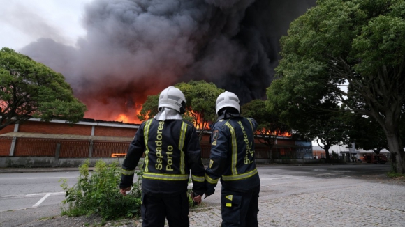 Incêndio na Zona Industrial do Porto já foi extinto