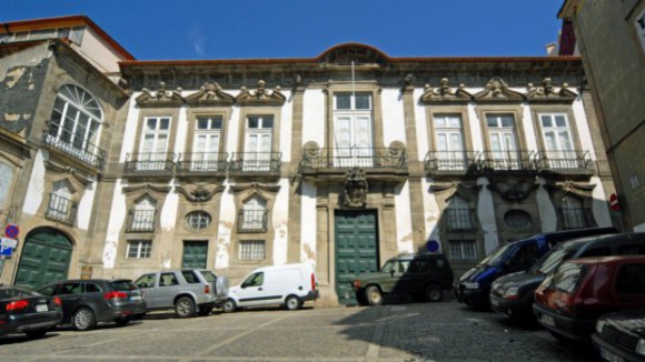 Tribunal do Porto condena sete jovens a penas de prisão por furtos em lojas