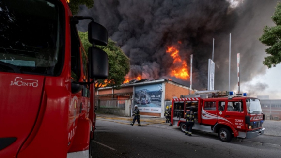 O combate a um dos maiores incêndios da história do Porto