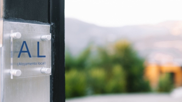 Gaia discute prolongamento da suspens&atilde;o de novos registos de alojamento local