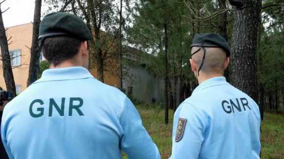 Suspeito de disparos em "desaven&ccedil;a de vizinhos" em Carrazeda de Ansi&atilde;es levado para o hospital