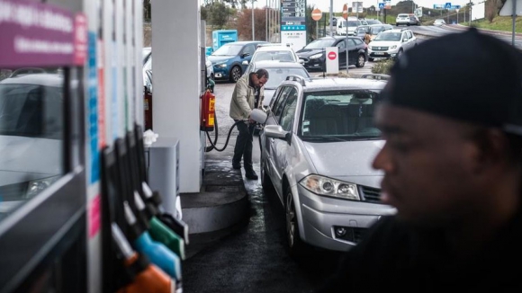 Gasolina e gasóleo ficam mais baratos na próxima semana