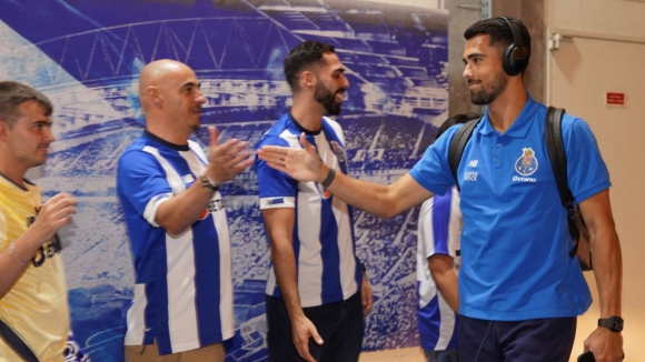 FC Porto: Sócios receberam o autocarro no Dragão