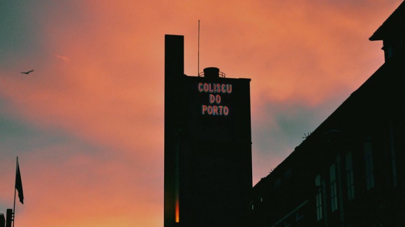 Com um novo telhado at&eacute; ao fim de agosto, Coliseu do Porto j&aacute; tem novas obras &agrave; vista